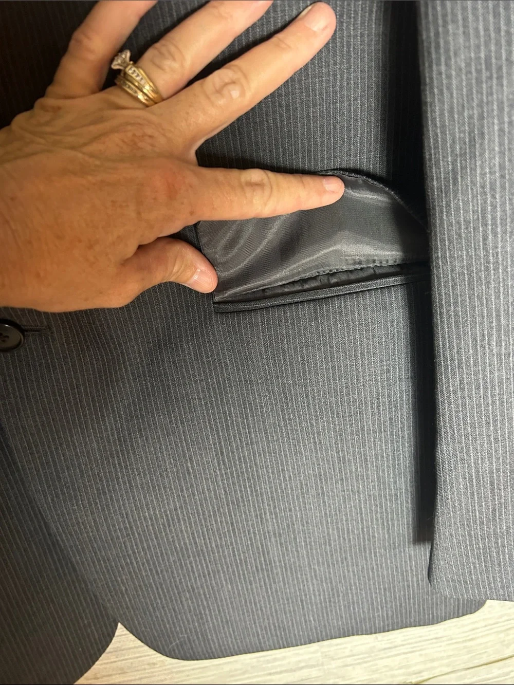 Claiborne Men’s Dark Gray Fine Pinstripe Suit Blazer Jacket 42R (216)